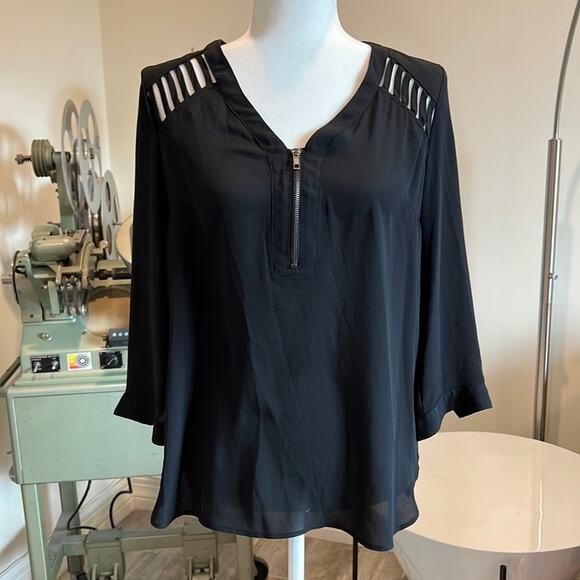 Forever 21 Tops - Forever 21 Black Blouse- Size XS